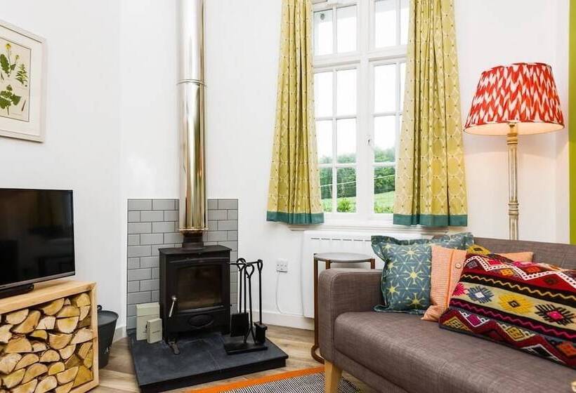 침실 2개 아파트, Douneside House