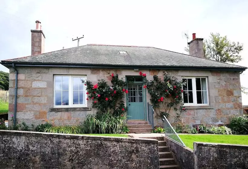 Talo 3 Makuuhuonetta, Douneside House