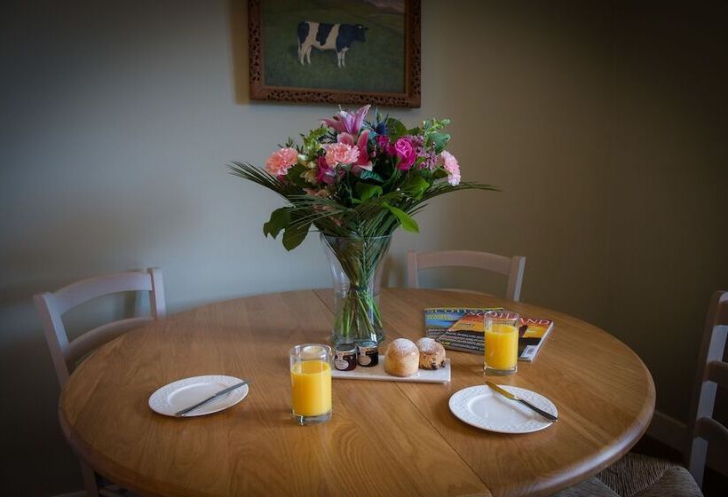 침실 3개 주택, Douneside House