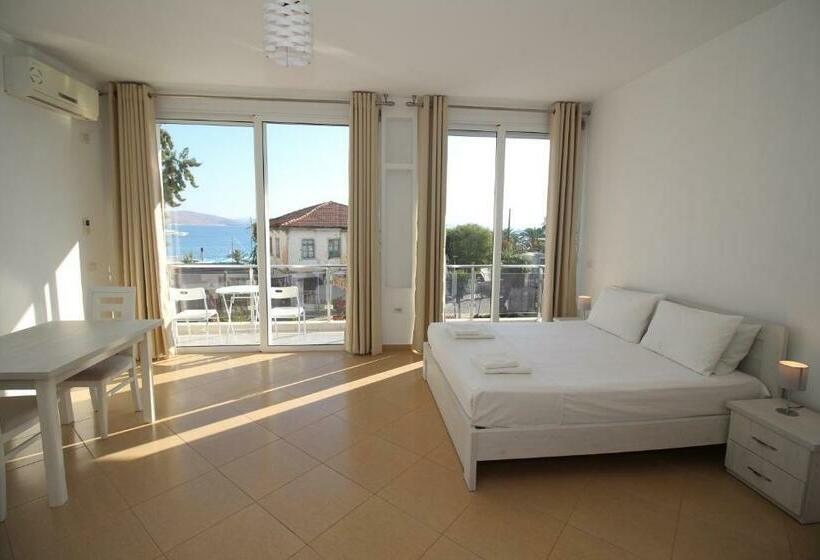 غرفة ديلوكس مطلّة علي البحر مزوَّدة بشُرفة, Victoria Boutique