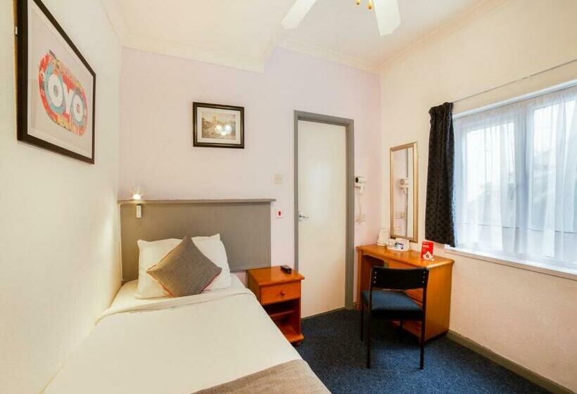 标准单人间, Marina