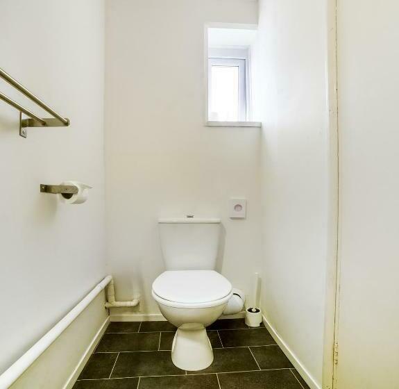 标准单人间, Marina