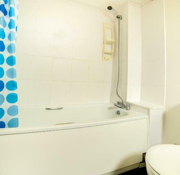 标准单人间共用浴室, Marina