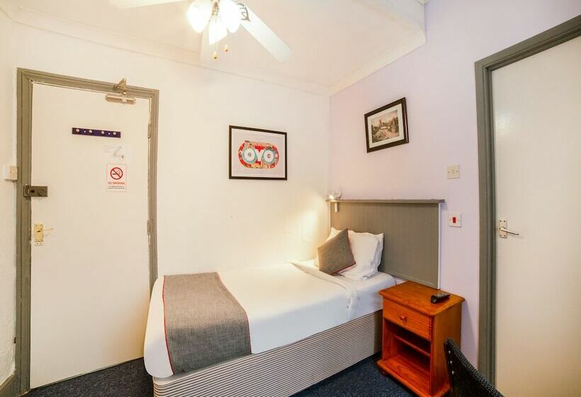 标准单人间, Marina