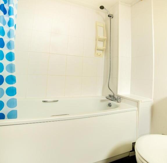 标准三人间, Marina