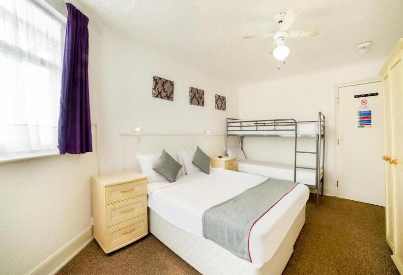 标准三人间, Marina