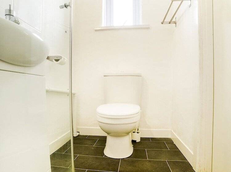 标准单人间, Marina