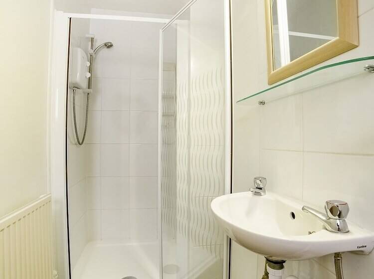 标准单人间, Marina