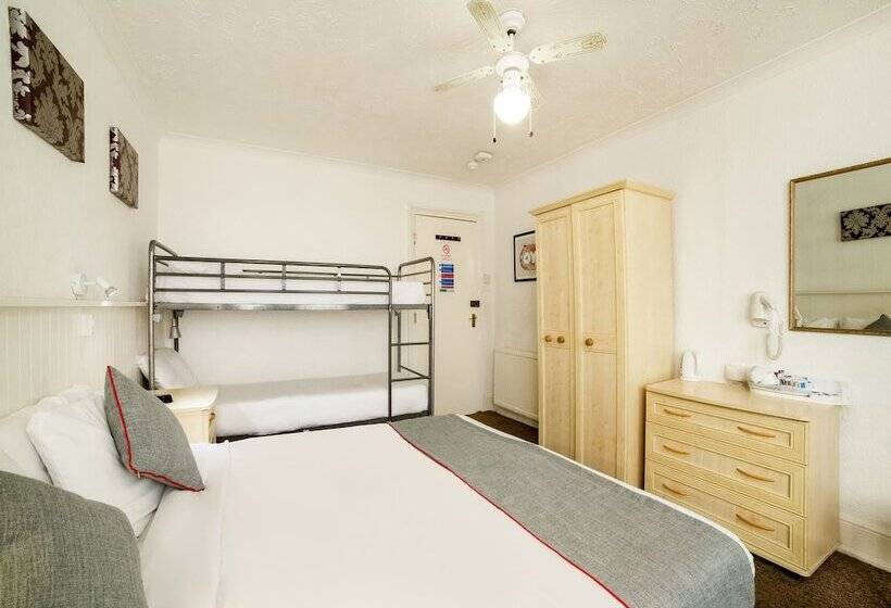 标准三人间, Marina