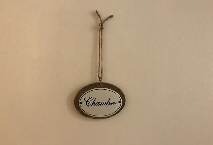 스탠다드 룸, Raymond Vii