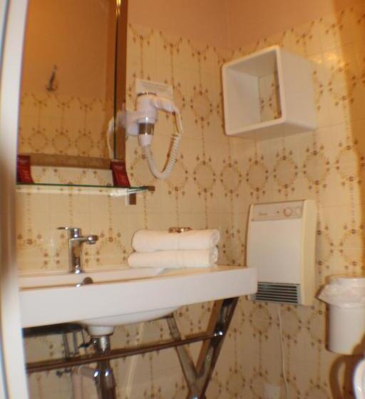 패밀리 스튜디오, Raymond Vii