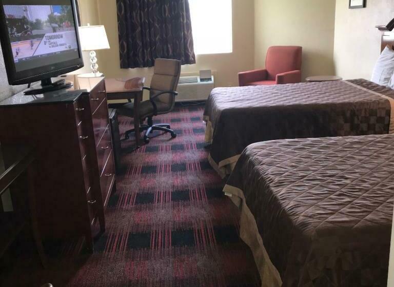 غرفه قياسيه سريرين مزدوجين, Relax Inn