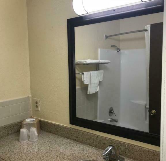 غرفه قياسيه سريرين مزدوجين, Relax Inn