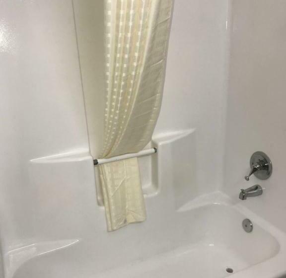 غرفه قياسيه سريرين مزدوجين, Relax Inn