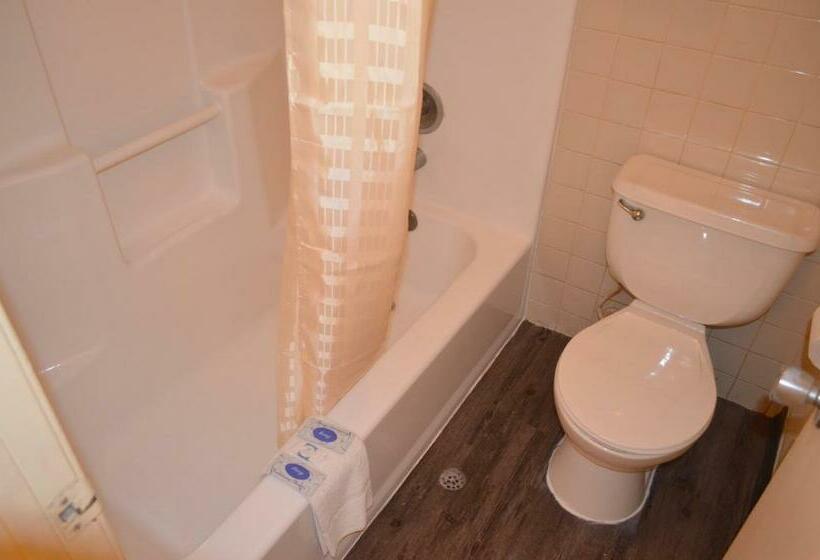 غرفه قياسيه سريرين مزدوجين, Relax Inn