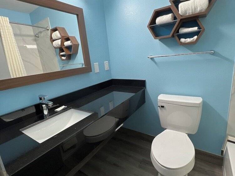 غرفه قياسيه سريرين مزدوجين, Relax Inn