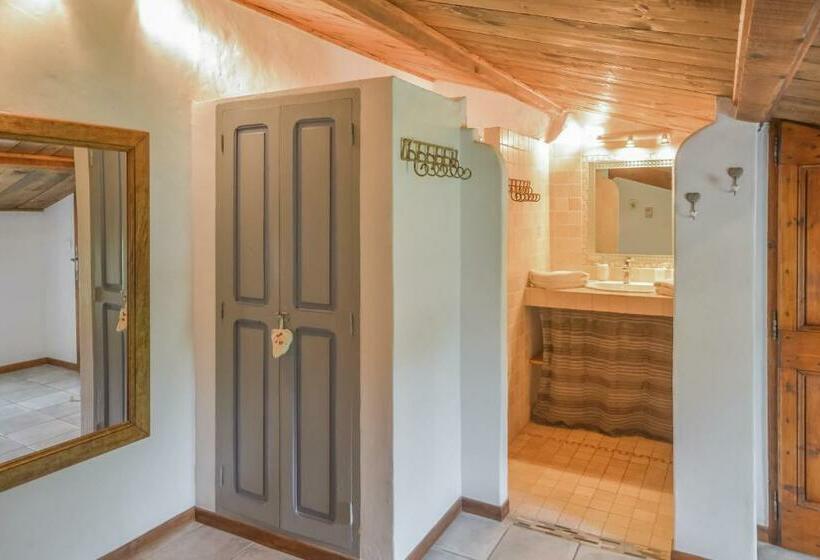 スタンダードトリプルルーム, Chambres D Hôtes Le Colombier