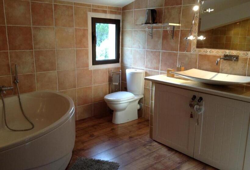 Четырехместный Номер Стандарт, Le Mazet Chambre D Hôtes