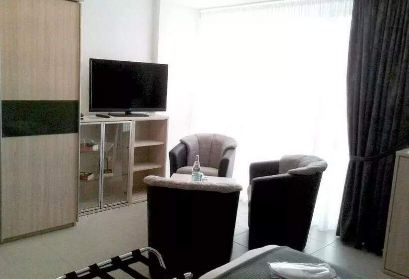 Classic Kolmen Hengen Huone, Dzt Schwarzwaldhotel Garni