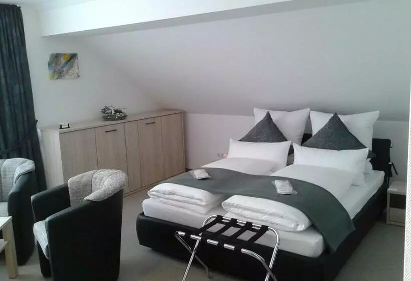 Classic Kolmen Hengen Huone, Dzt Schwarzwaldhotel Garni