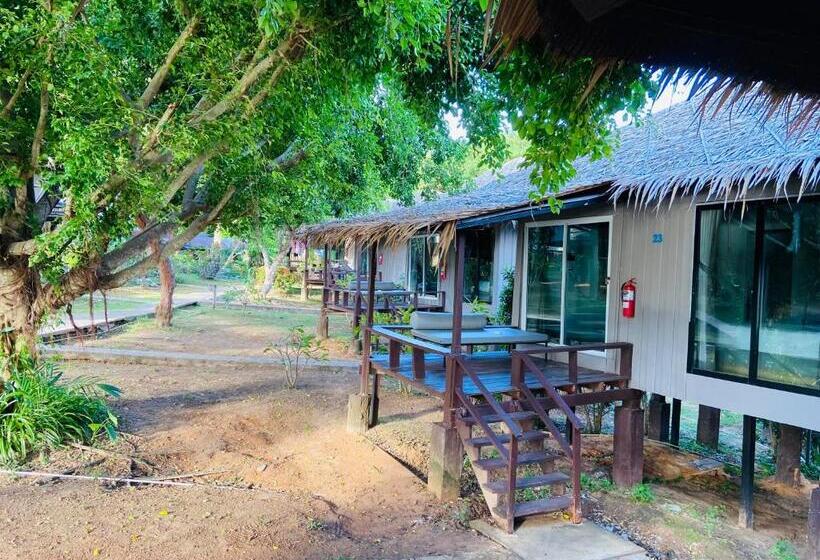 Kertre Néző Standard Bungalow, Hip Seaview Resort @ Phi Phi