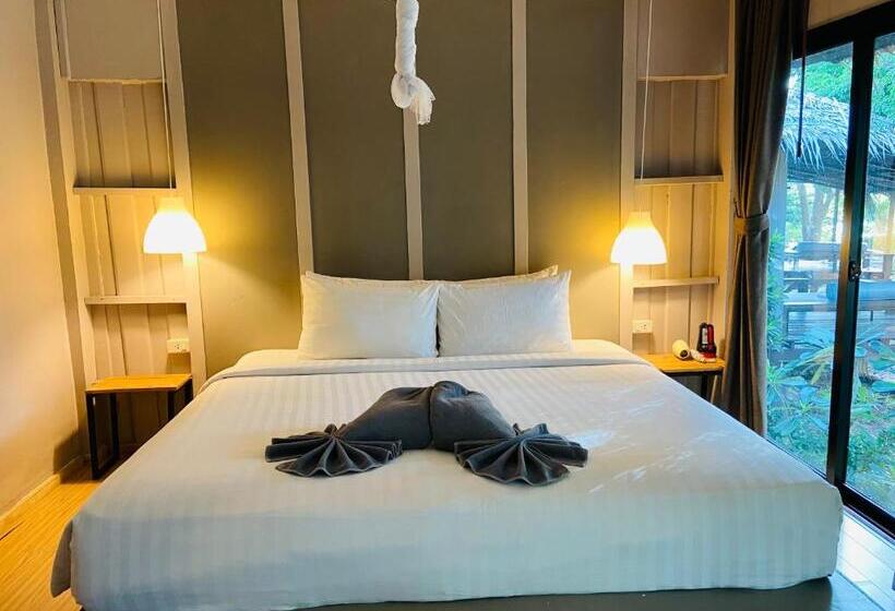 Kertre Néző Standard Bungalow, Hip Seaview Resort @ Phi Phi