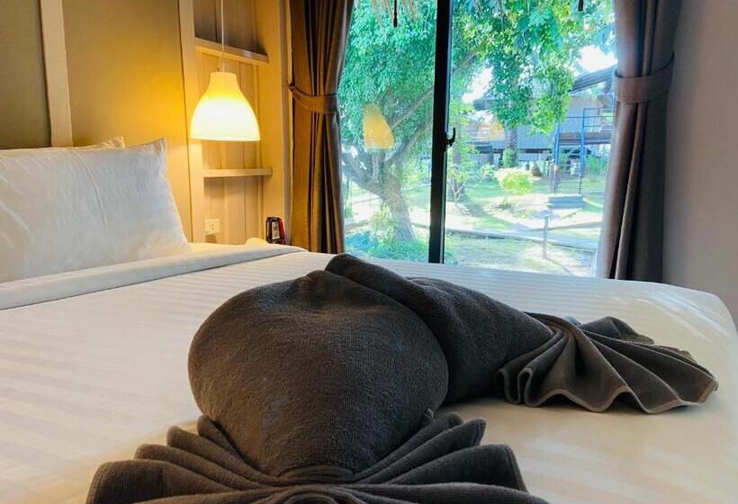 Kertre Néző Standard Bungalow, Hip Seaview Resort @ Phi Phi