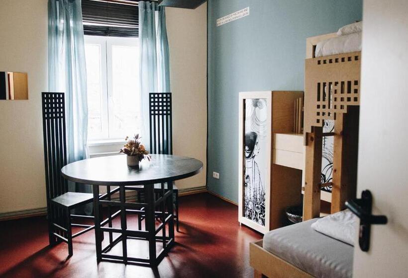 חדר סטנדרט חדר אמבטיה משותף, Hostel & Garten Eden