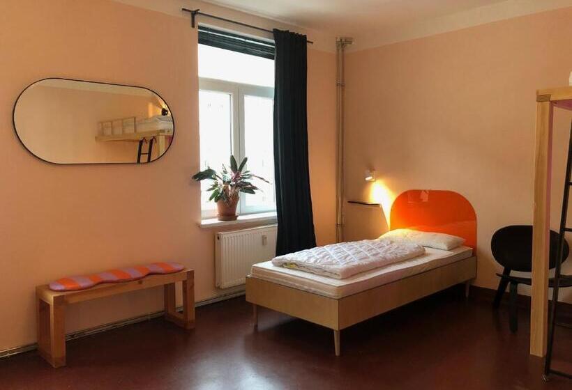 共用房间的床, Hostel & Garten Eden