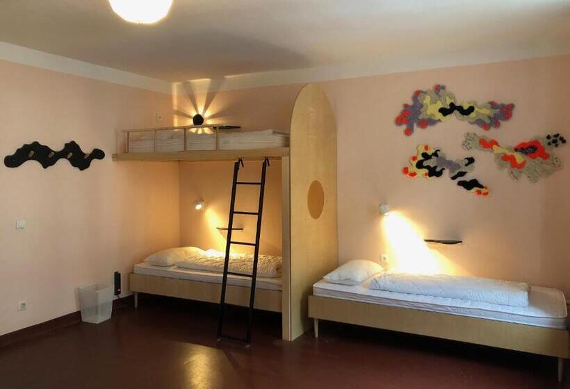 共用房间的床, Hostel & Garten Eden