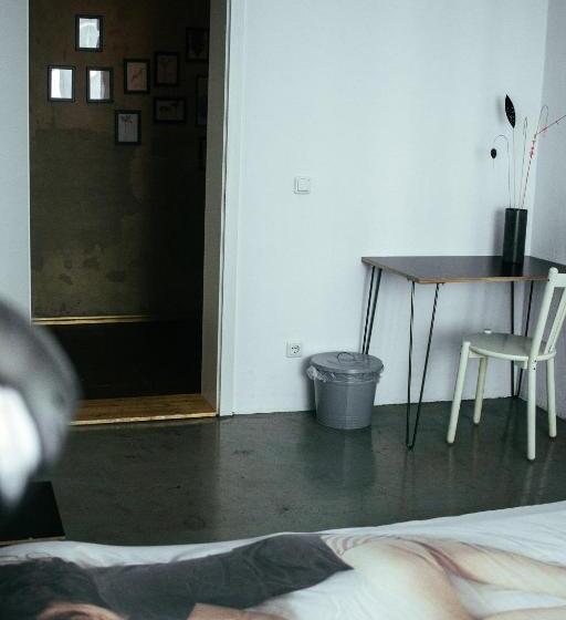 带共用浴室的标准房间, Hostel & Garten Eden