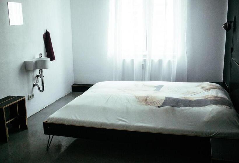 חדר סטנדרט חדר אמבטיה משותף, Hostel & Garten Eden