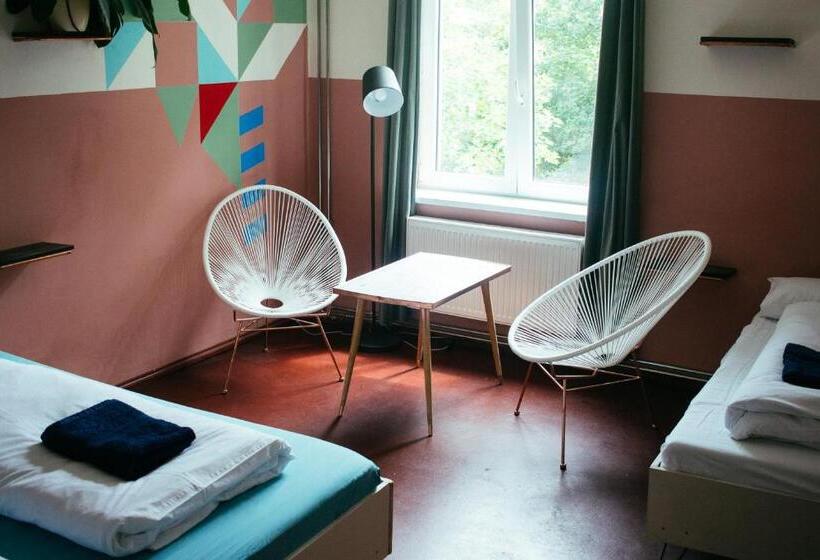 חדר סטנדרט לשלושה, Hostel & Garten Eden
