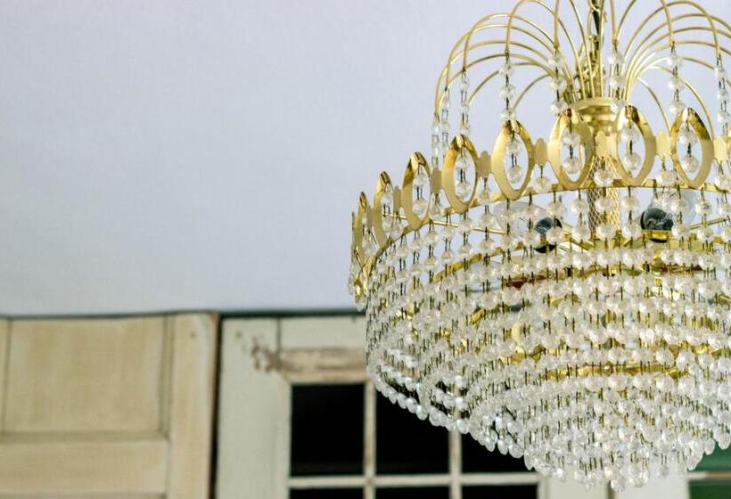 标准四人间共用浴室, Hostel & Garten Eden