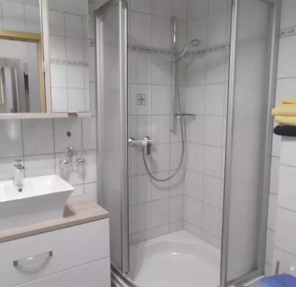 Deluxe Neljän Hengen Huone, Drostenhof Garni
