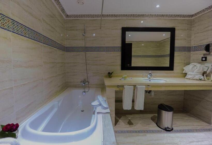 Трехместный Номер Стандарт Вид на Бассейн, DWO Marrakech Ennakhil