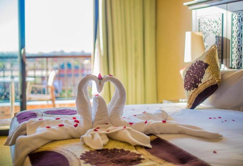 Трехместный Номер Стандарт Вид на Бассейн, DWO Marrakech Ennakhil