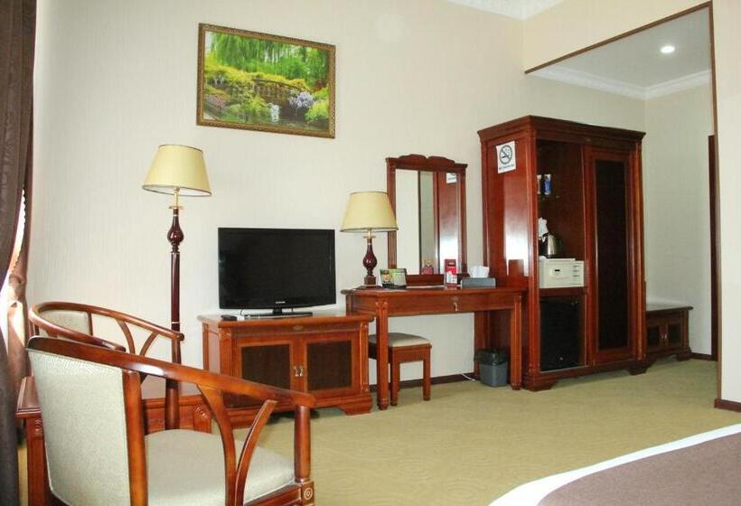 Habitación Estándar, Firuz