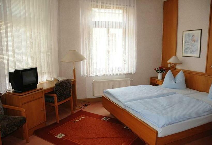 Quarto Estandar, Hardys Eck