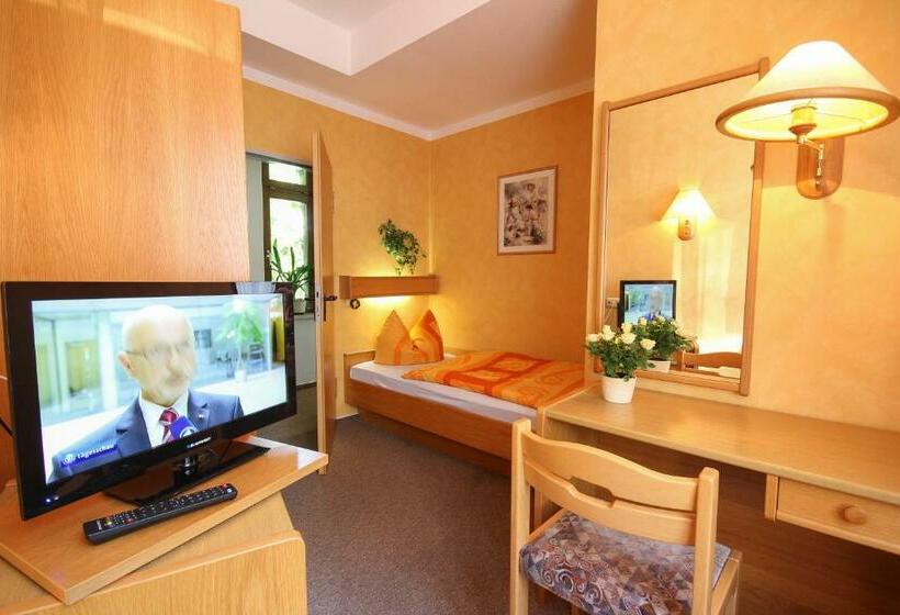 Quarto Estandar Individual, Hardys Eck