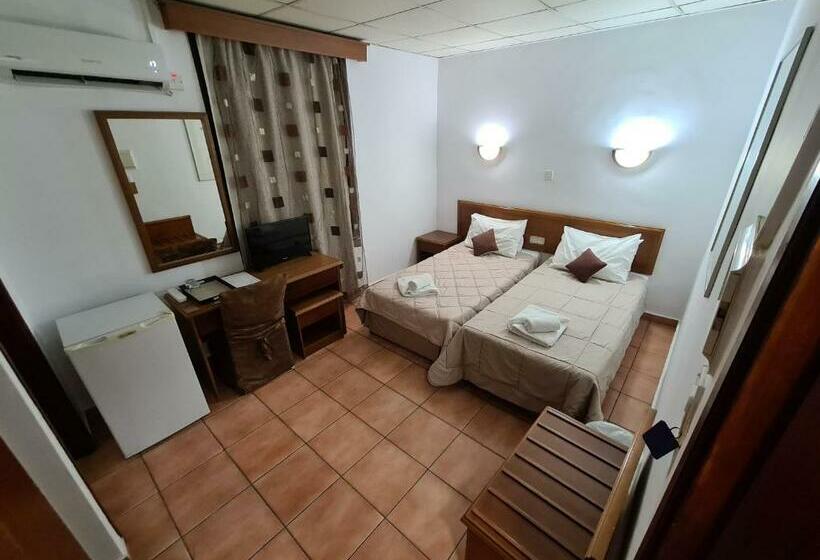 이코노미 룸, Metropole