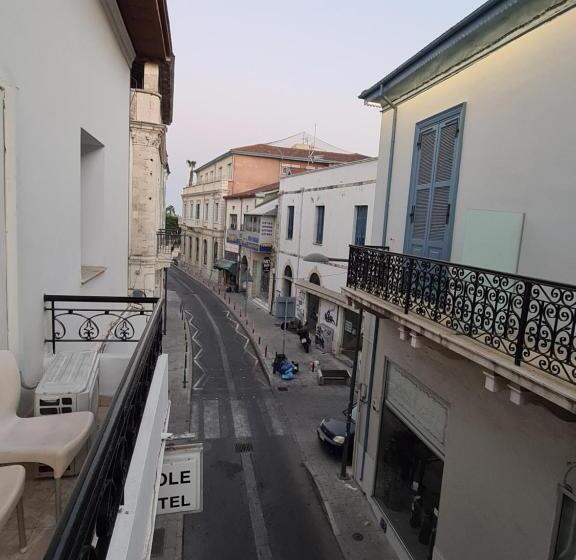 이코노이 4인룸, Metropole