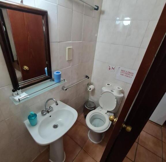 이코노미 룸, Metropole