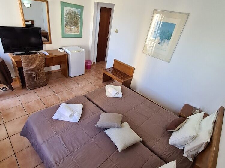 Quarto Estandar, Metropole