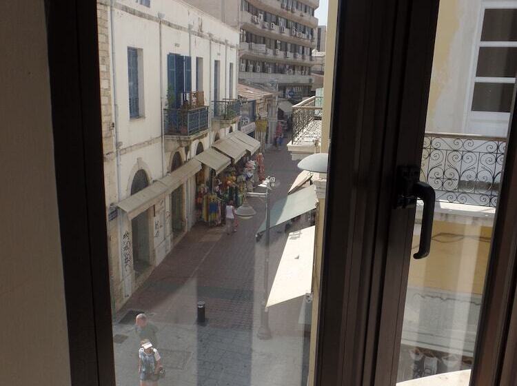 스탠다드 트리플 룸, Metropole