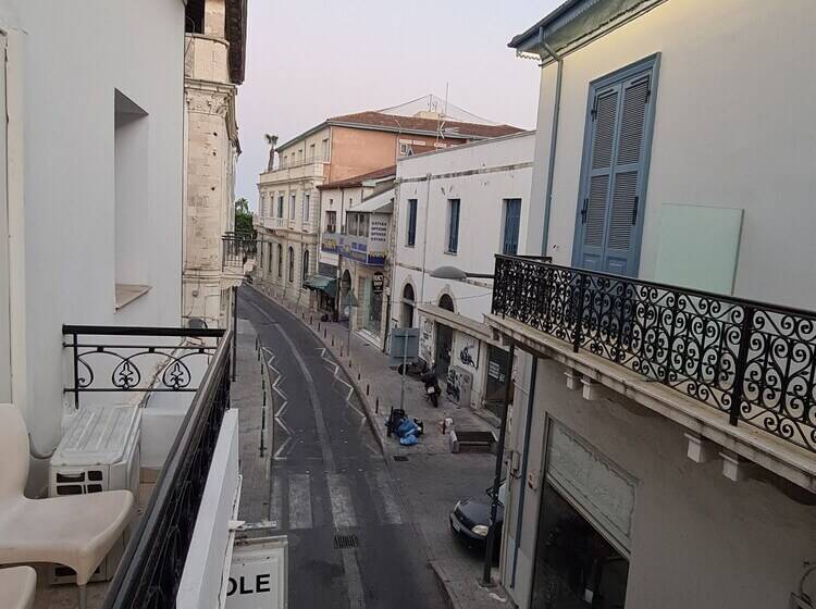 이코노이 4인룸, Metropole