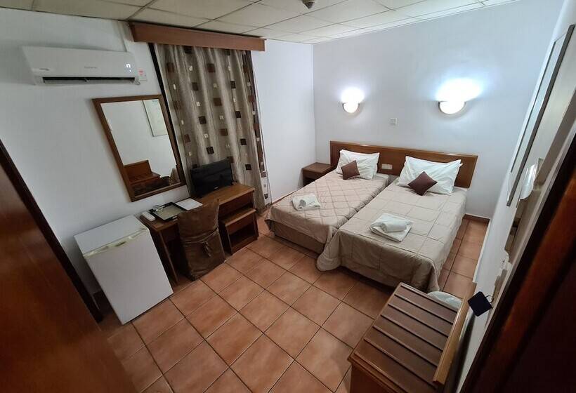 이코노미 룸, Metropole