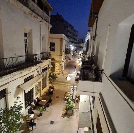 이코노미 룸, Metropole