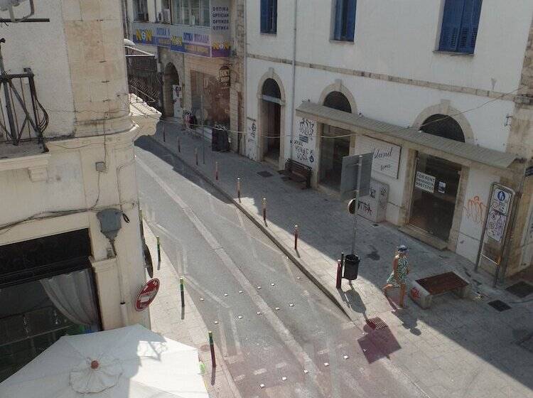 스탠다드 트리플 룸, Metropole