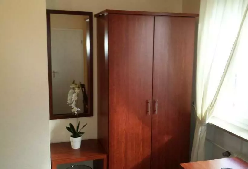 اتاق استاندارد, Restaurant Platamon